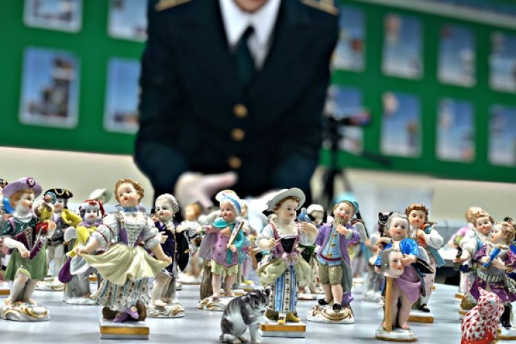 «Дети-садовники» и «амуры» не прошли таможенный контроль «Дети-садовники» и «амуры» не прошли таможенный контроль